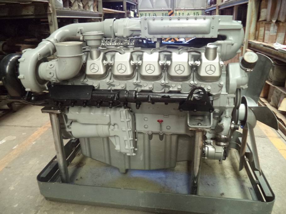 Image Mercedes 444 series engine, rear 2 view